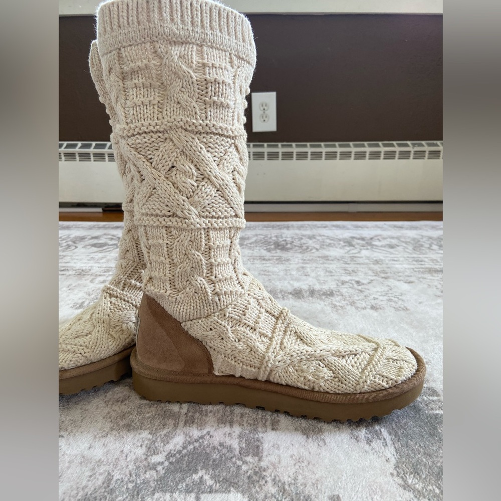 UGG Women’s Cream Kalla Cable Knit Sweater with Shearling Pull on Boots Sz 9 - Picture 4 of 13